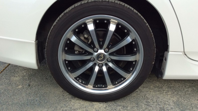 タイヤホイール前