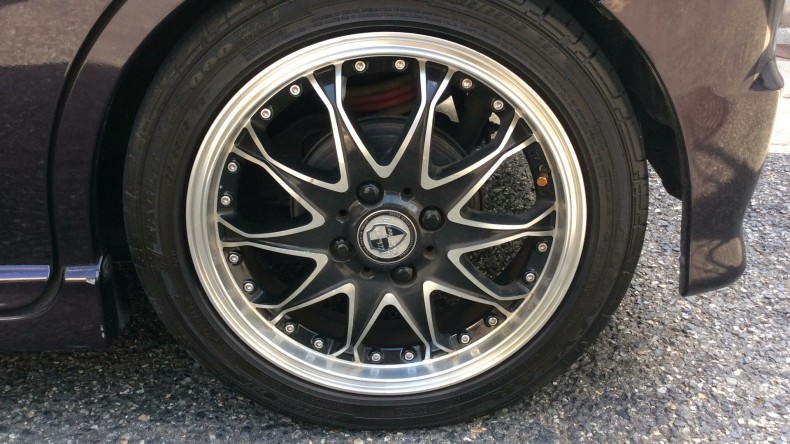 タイヤホイール前