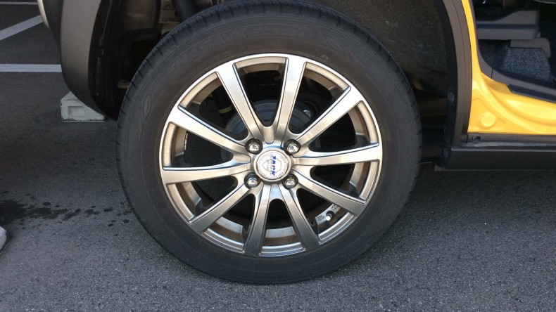 タイヤホイール前