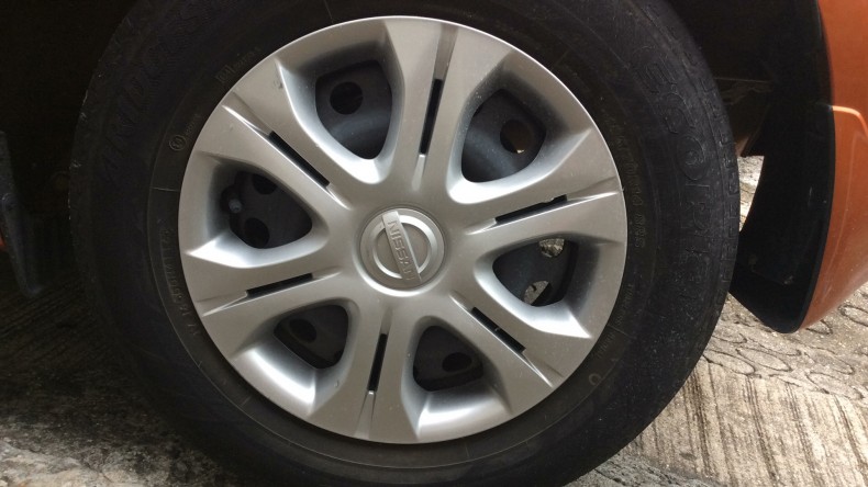 タイヤホイール前