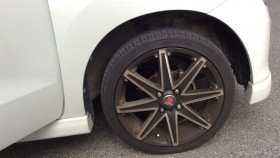 タイヤホイール前