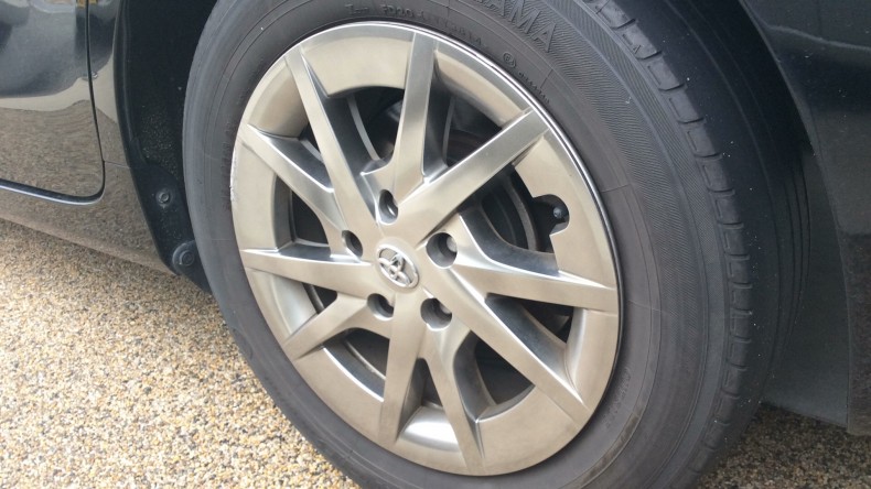 タイヤホイール前