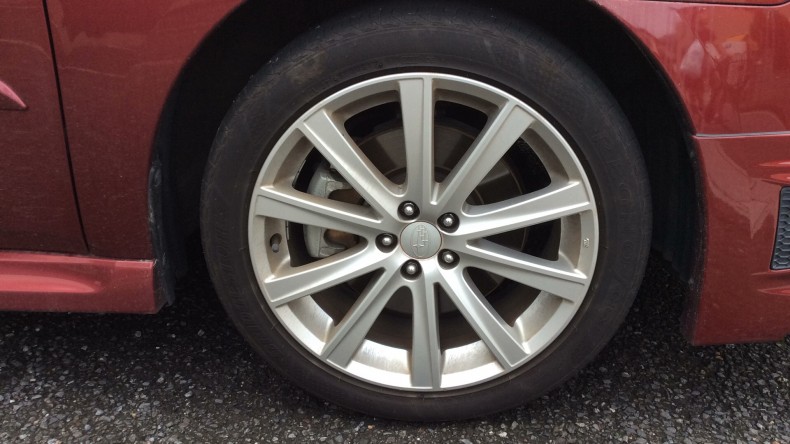 タイヤホイール前