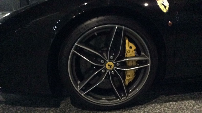 タイヤホイール前