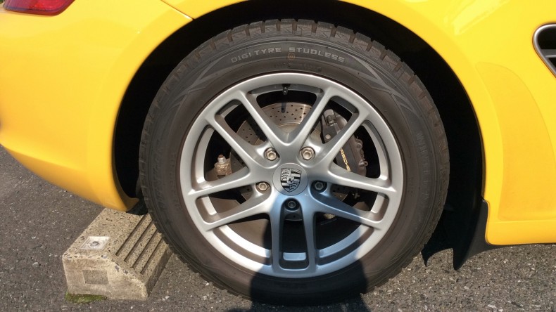 タイヤホイール前