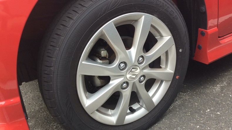 タイヤホイール前