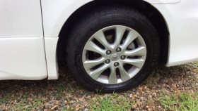 タイヤホイール前