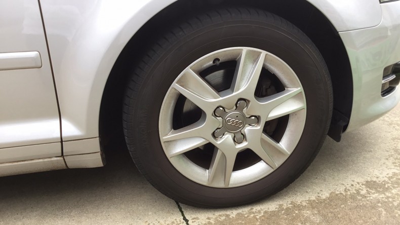 タイヤホイール前