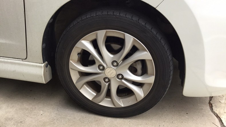 タイヤホイール前