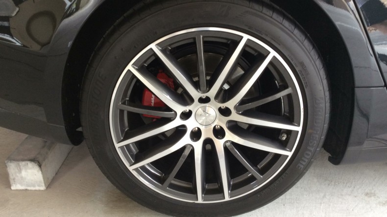 タイヤホイール前