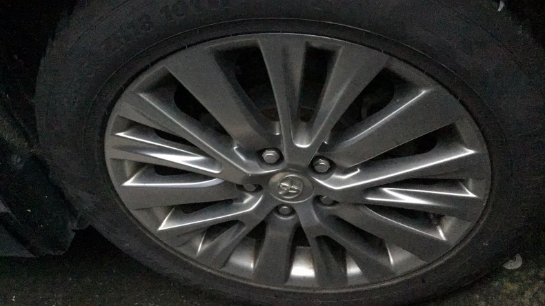 タイヤホイール前