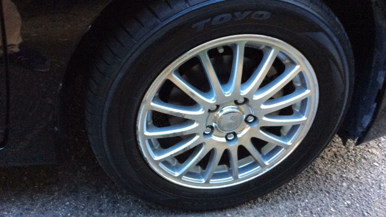 タイヤホイール前