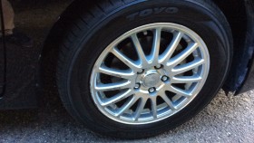 タイヤホイール前