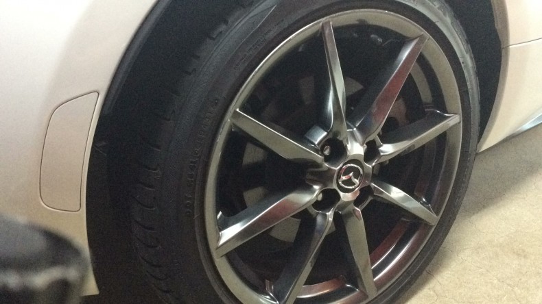 タイヤホイール前