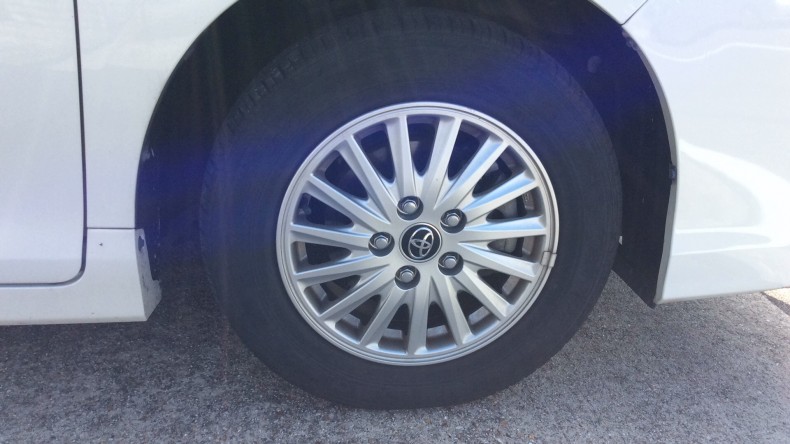 タイヤホイール前