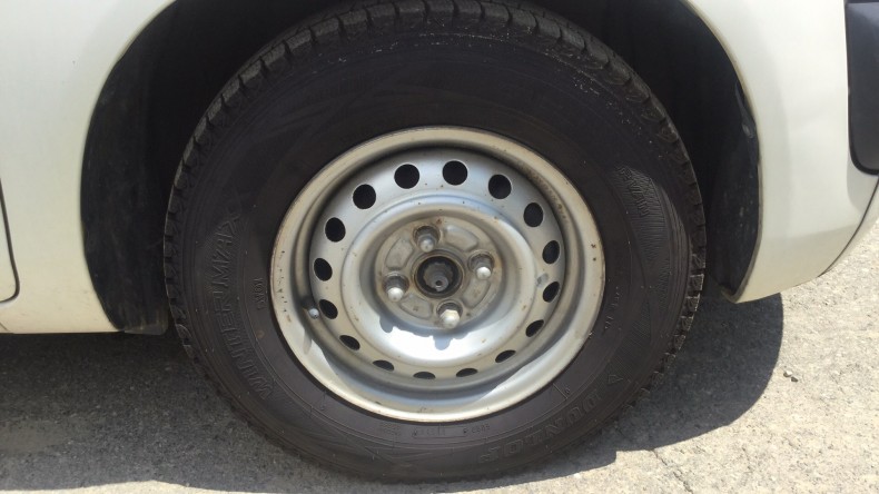 タイヤホイール前