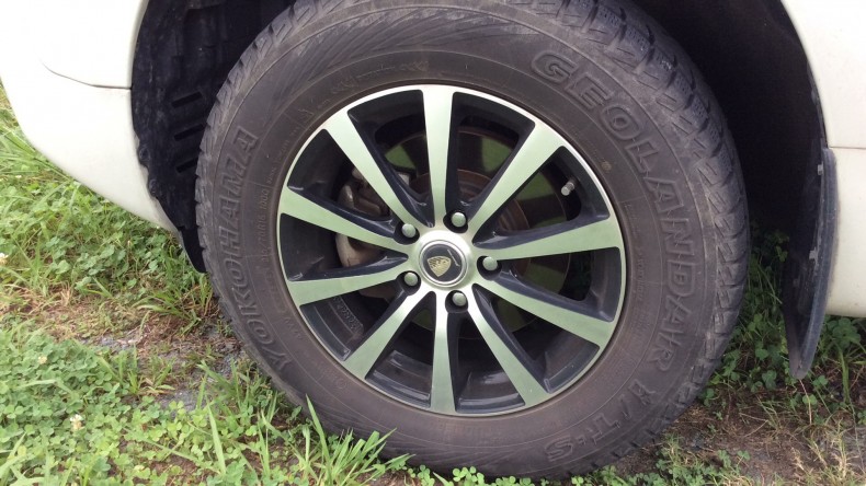 タイヤホイール前