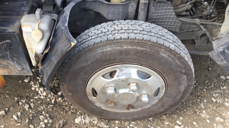 タイヤホイール前