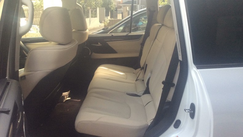 内装後方シート