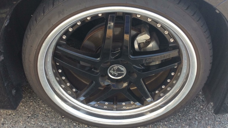 タイヤホイール前