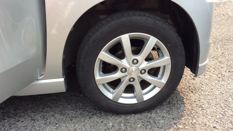 タイヤホイール前