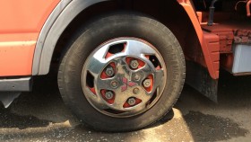 タイヤホイール前