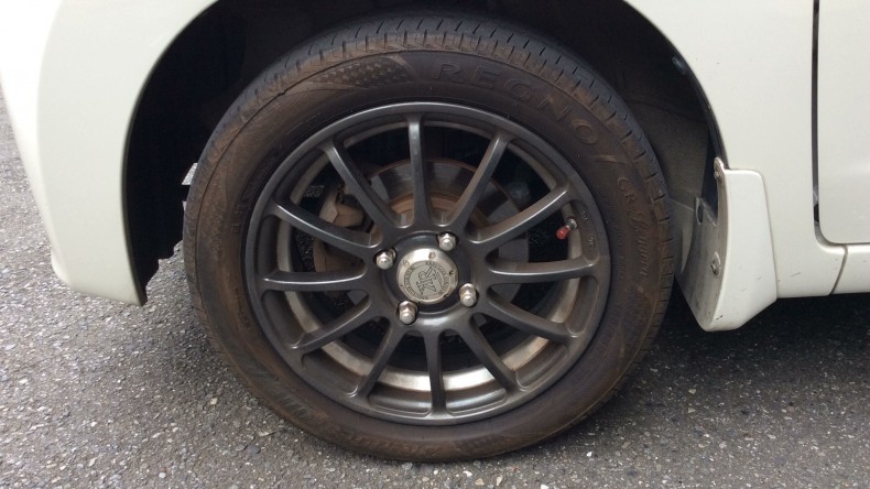 タイヤホイール前