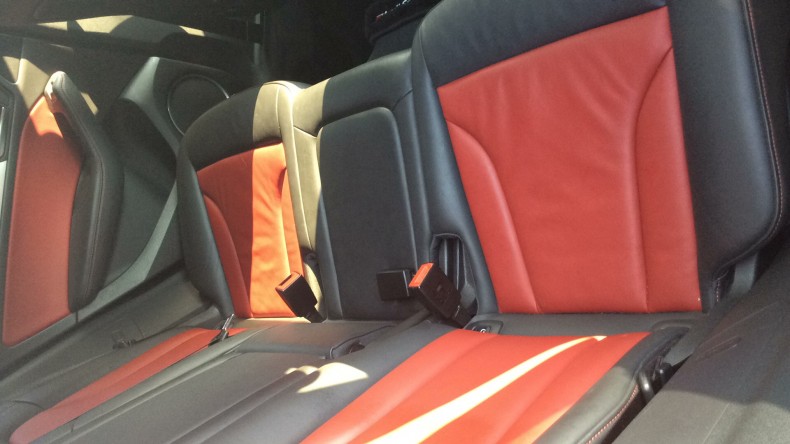 内装後方シート