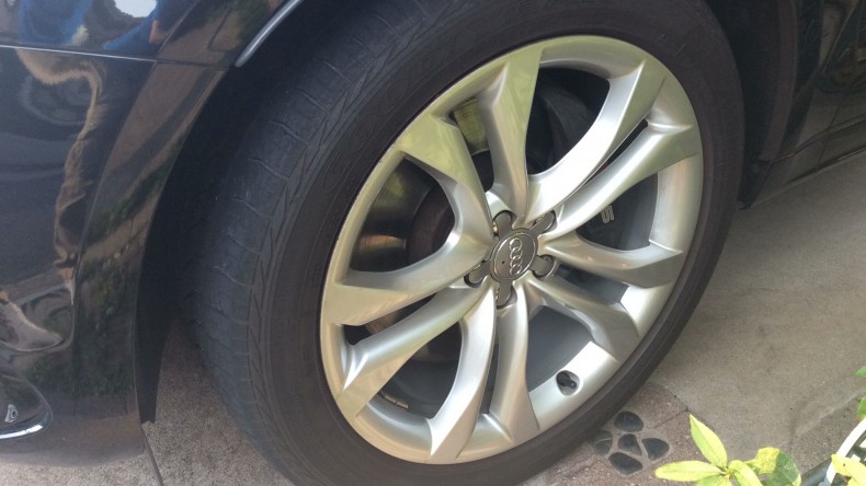 タイヤホイール前