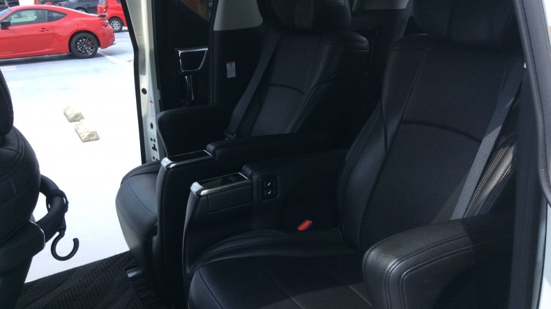 内装後方シート