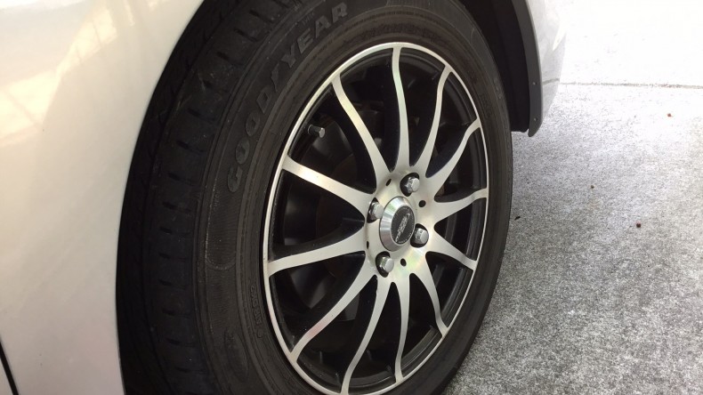 タイヤホイール前