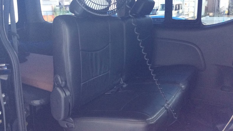 内装後方シート