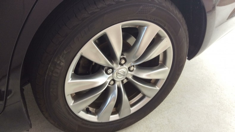 タイヤホイール前