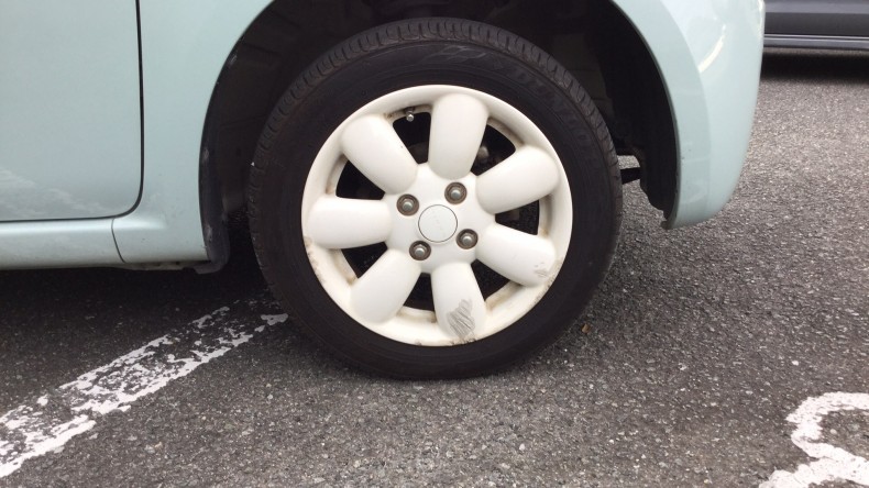 タイヤホイール前