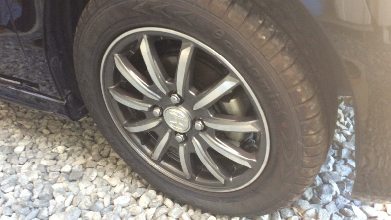 タイヤホイール前