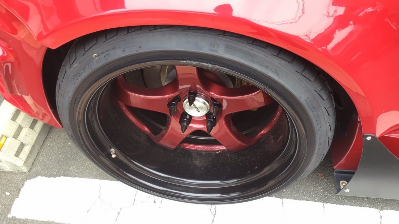 タイヤホイール前