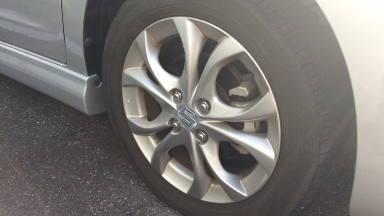 タイヤホイール前