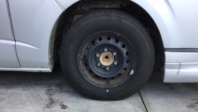 タイヤホイール前