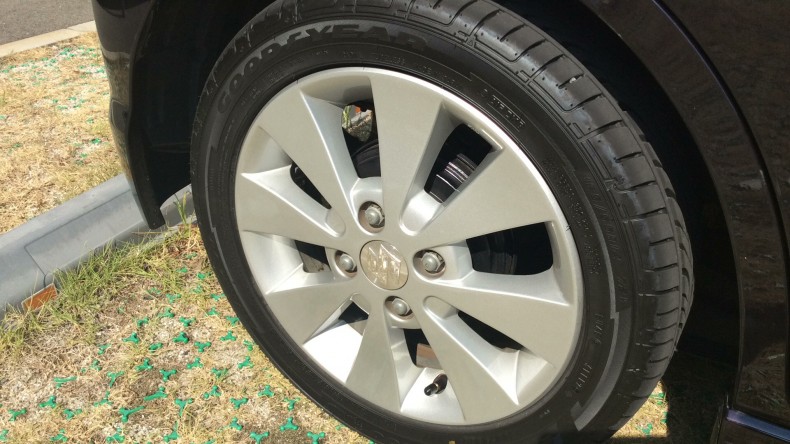 タイヤホイール前