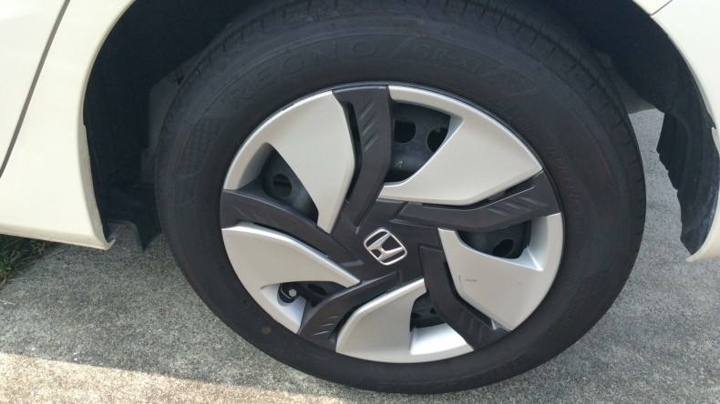 タイヤホイール前