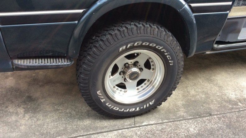 タイヤホイール前