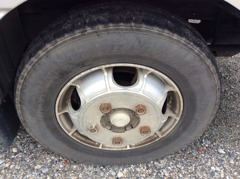 タイヤホイール前