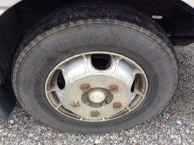 タイヤホイール前