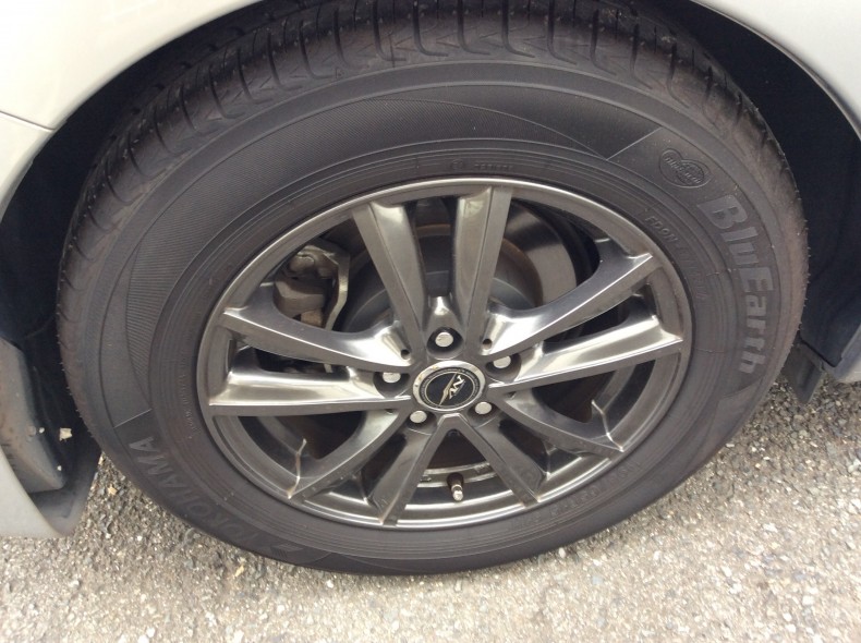 タイヤホイール前