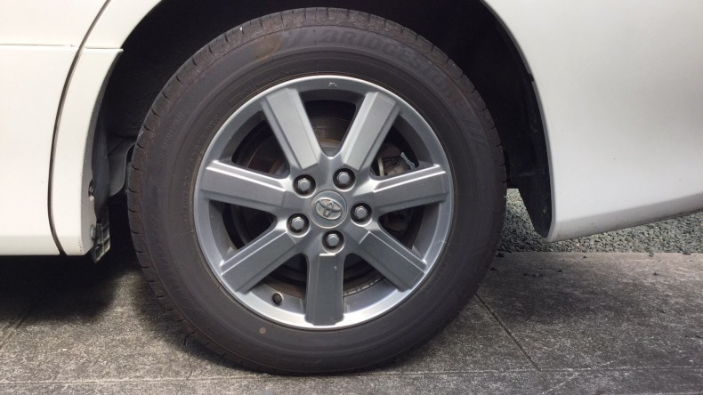 タイヤホイール前