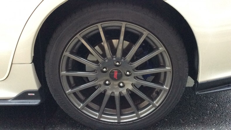 タイヤホイール前