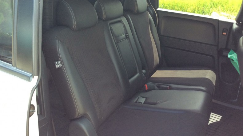 内装後方シート