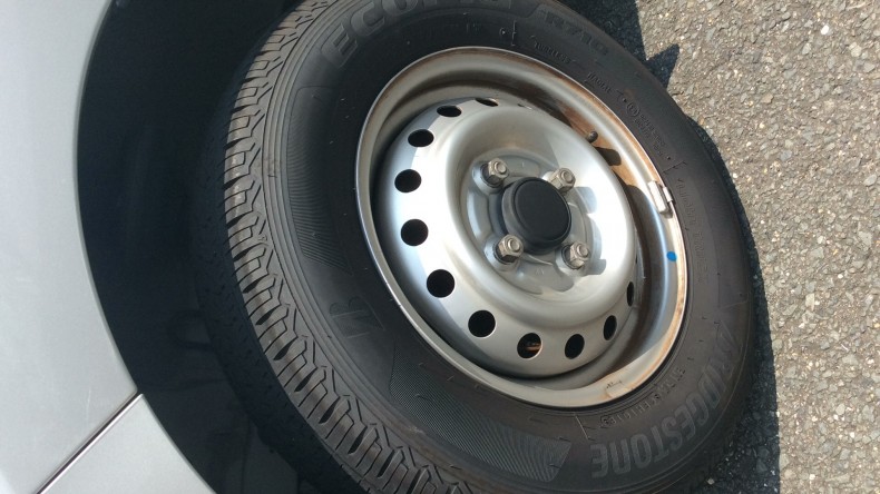 タイヤホイール前