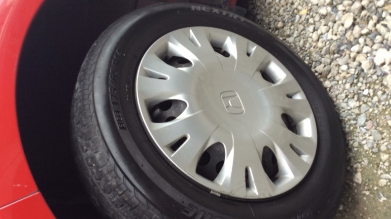 タイヤホイール前