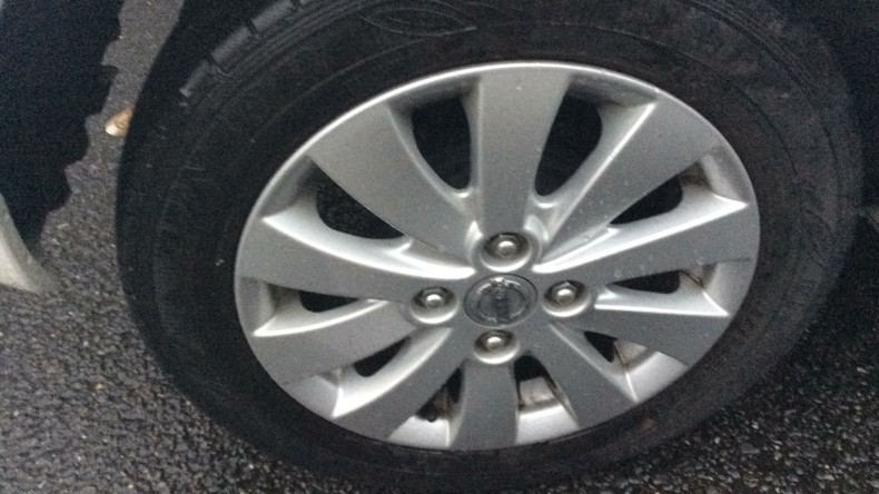 タイヤホイール前